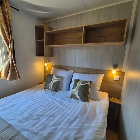 Camping Chalet Bosrand 21 - Hondvriendelijk 6-pers chalet afsluitbaar terras en uitzicht op meer