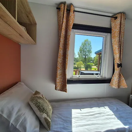 Camping Chalet Bosrand 21 - Hondvriendelijk 6-pers chalet afsluitbaar terras en uitzicht op meer