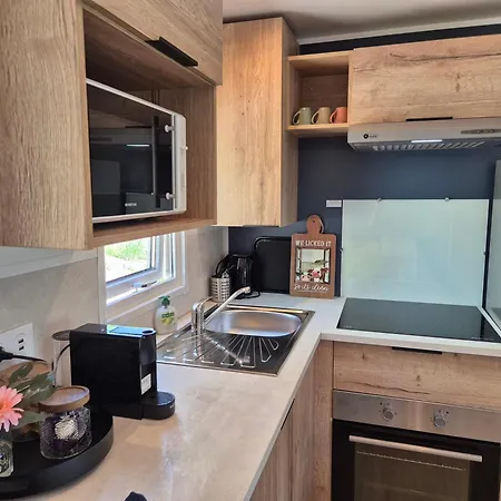 Chalet Bosrand 21 - Hondvriendelijk 6-pers chalet afsluitbaar terras en uitzicht op meer Camping *