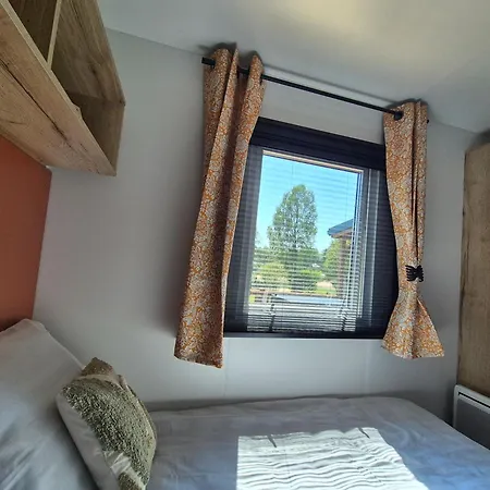 Chalet Bosrand 21 - Hondvriendelijk 6-pers chalet afsluitbaar terras en uitzicht op meer Camping