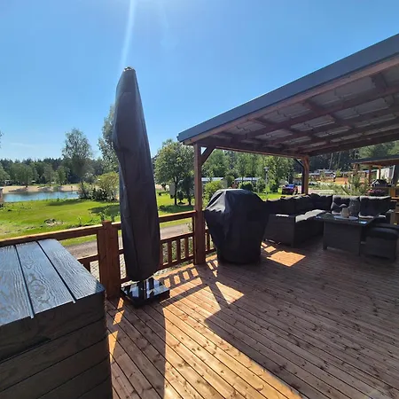 Camping Chalet Bosrand 21 - Hondvriendelijk 6-pers chalet afsluitbaar terras en uitzicht op meer Nunspeet