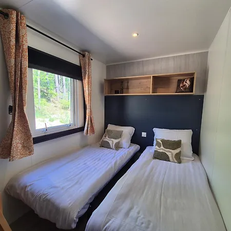 Camping Chalet Bosrand 21 - Hondvriendelijk 6-pers chalet afsluitbaar terras en uitzicht op meer *