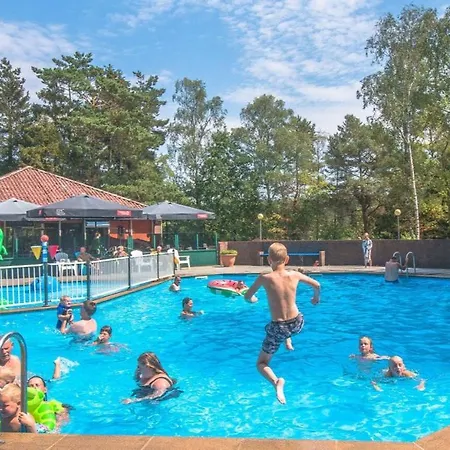 Chalet Bosrand 21 - Hondvriendelijk 6-pers chalet afsluitbaar terras en uitzicht op meer * Nunspeet